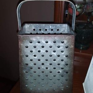 New metal grater utensil holder